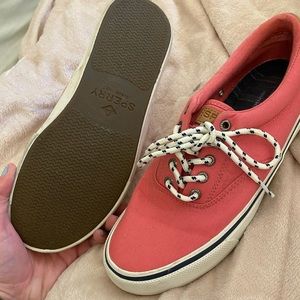 Sperry X vineyard vine shows